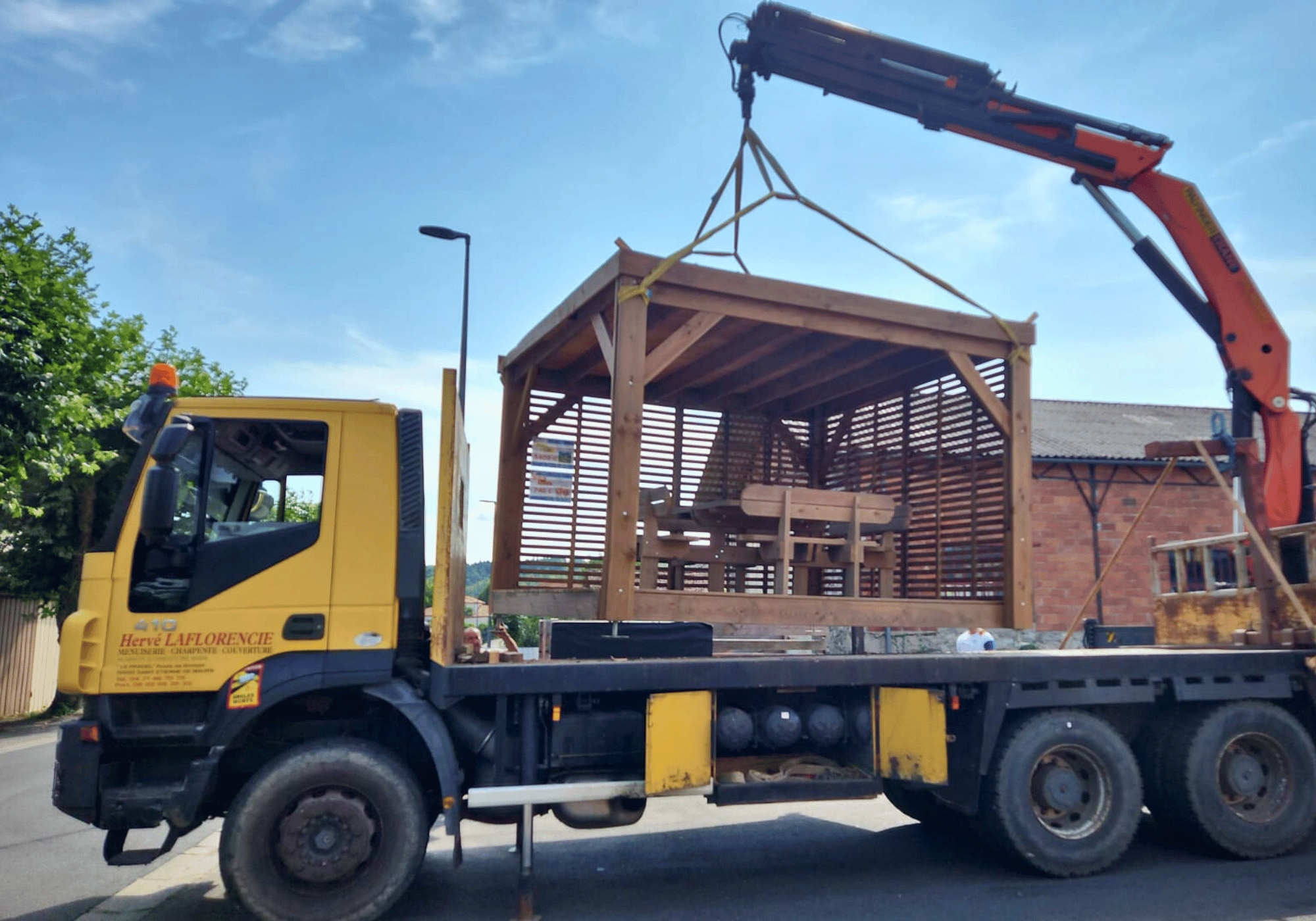 chargement kiosque bois